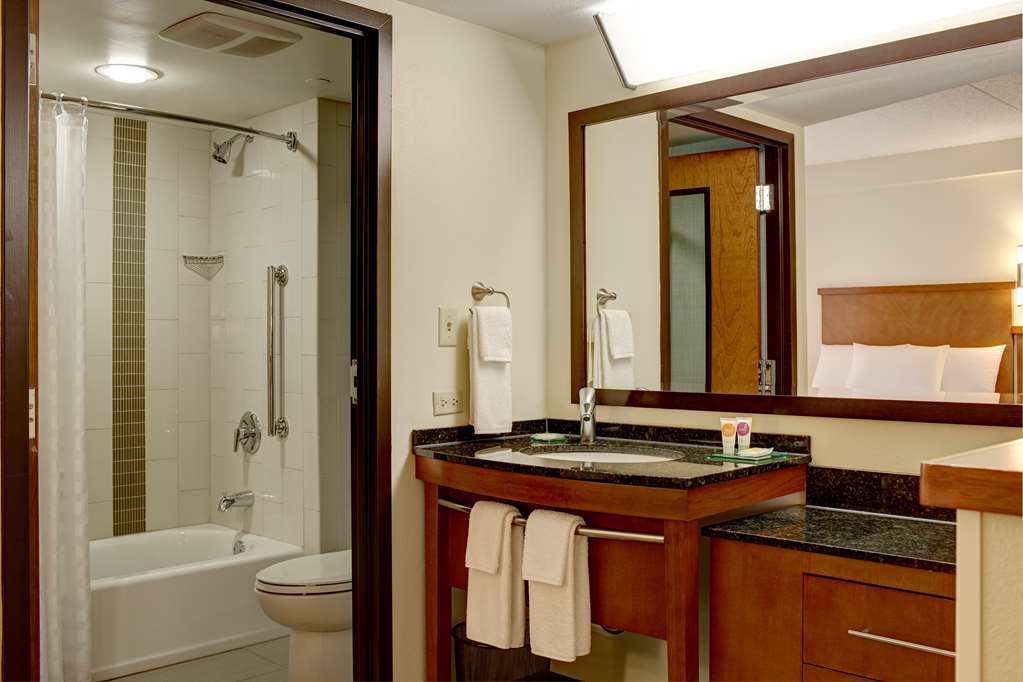 Hyatt Place Virginia Beach Town Center Hotel Room photo